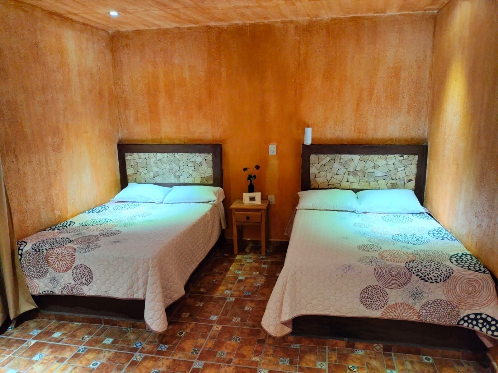 Habitación doble con dos camas y alberca privada
